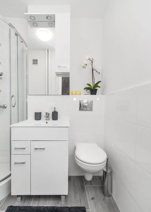 Central Apartments Grzybowska Warsaw Ngoại thất bức ảnh