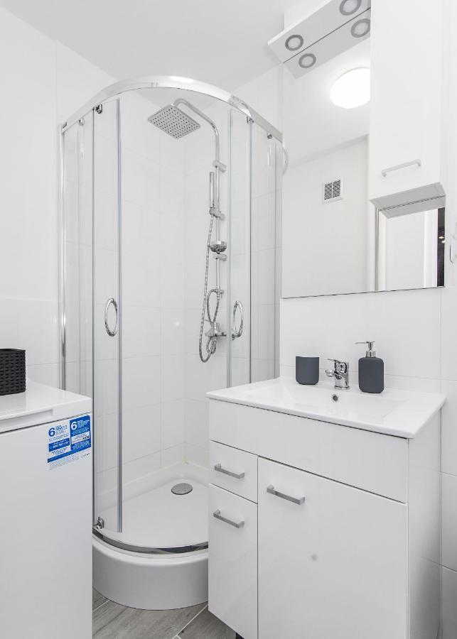 Central Apartments Grzybowska Warsaw Ngoại thất bức ảnh